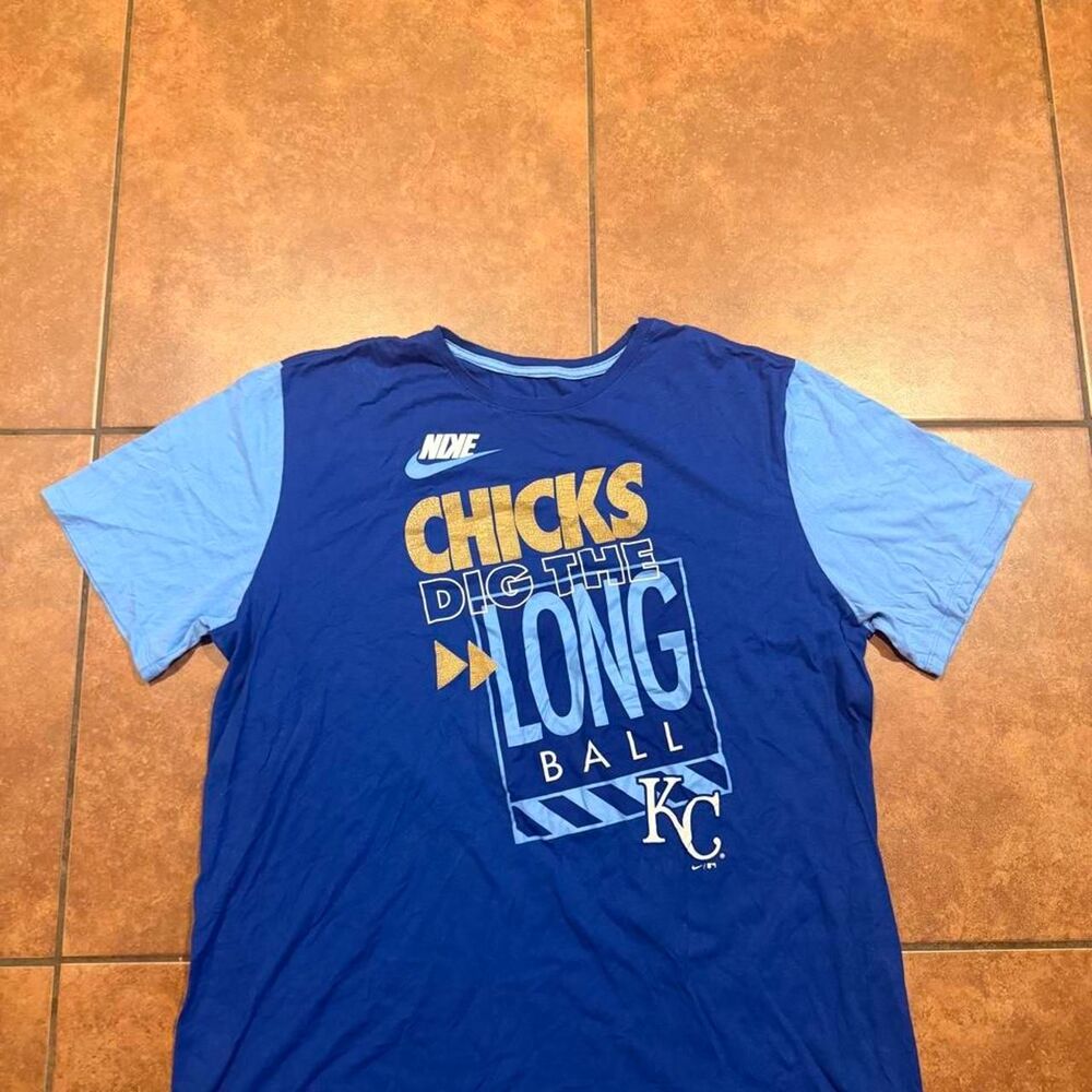 Nike Men's Blue and Navy T-shirt
